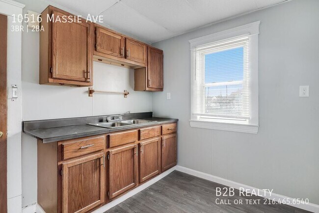 Photo - 10516 Massie Ave