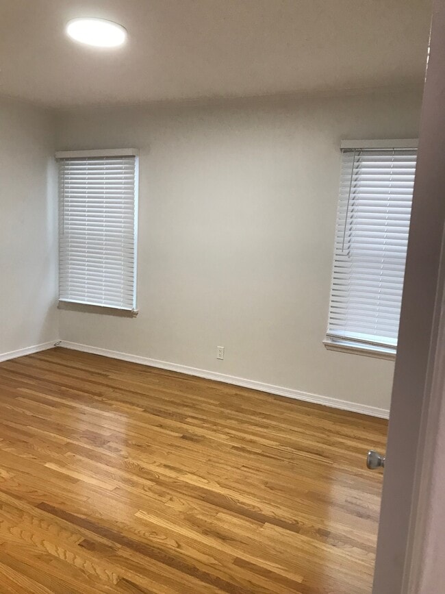 North Bedroom - 144 S Roxbury Dr Unit Front