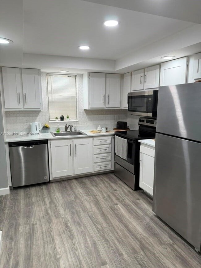 Building Photo - 2541 Aragon Blvd Unit 113