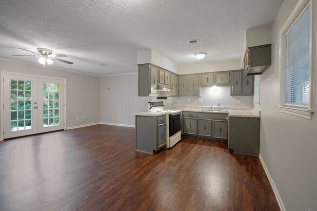 Photo - Newly Renovated 4 Bedroom 2 Bathroom Home ...