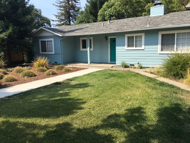Vista frontal - 1421 N Cherry St