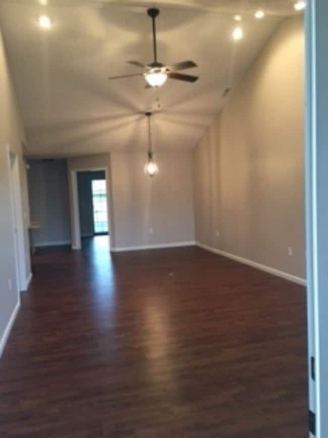 Photo - 321 Lauren Cir Dr