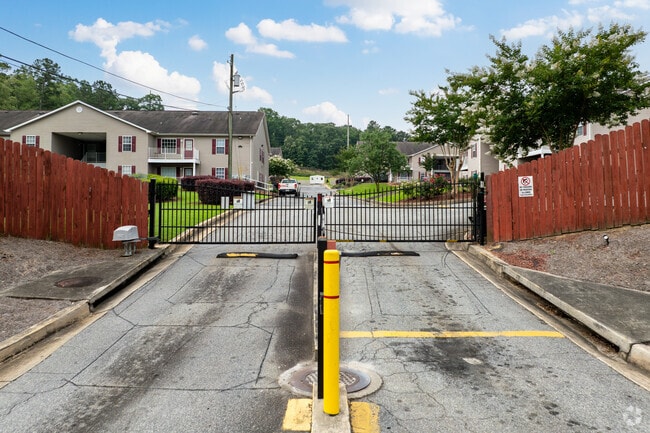 Entrada - Village Square