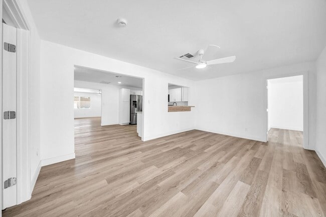 Photo - 3330 E Gelding Dr