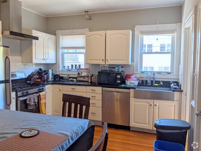 Building Photo - 41 Belknap St Unit 1 Rental