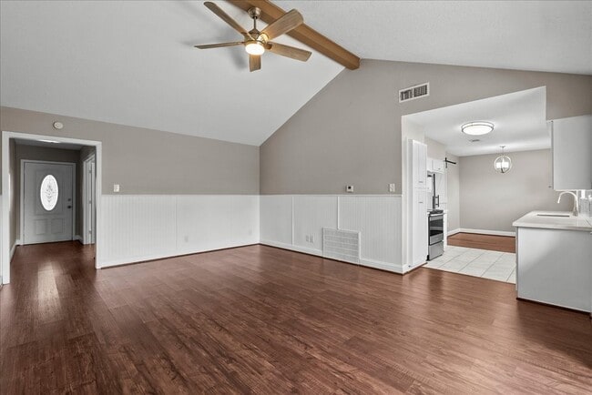 Photo - 718 E Lambuth Ln