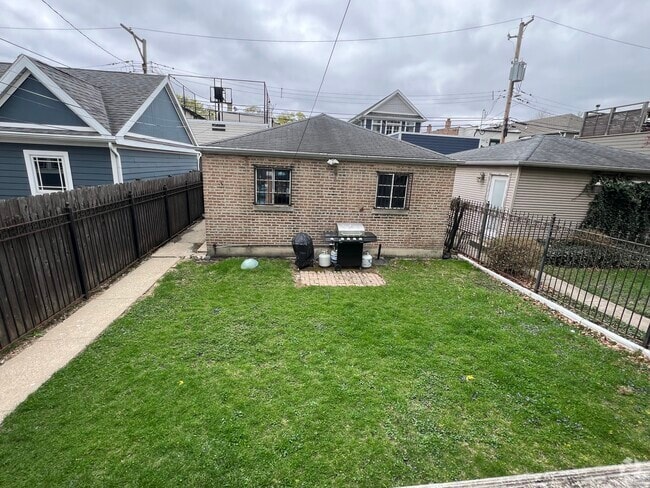 Building Photo - 2427 W Warner Ave Unit 1 Rental