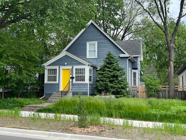 Photo - 1915 Johnson St NE