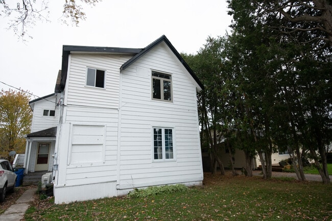 Building Photo - 82 Taylor Ave