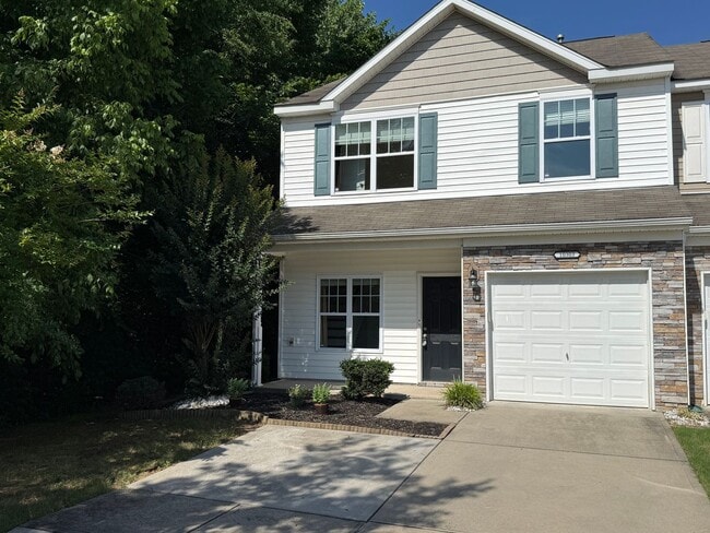 Building Photo - 3- Bedroom Corner Townhome In University City w/ Garage
