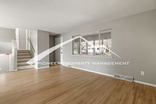 Photo - Gorgeous Home with Washer/Dryer and Fenced Yard