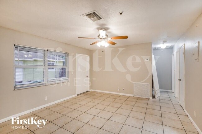 800 SW 9th Ct