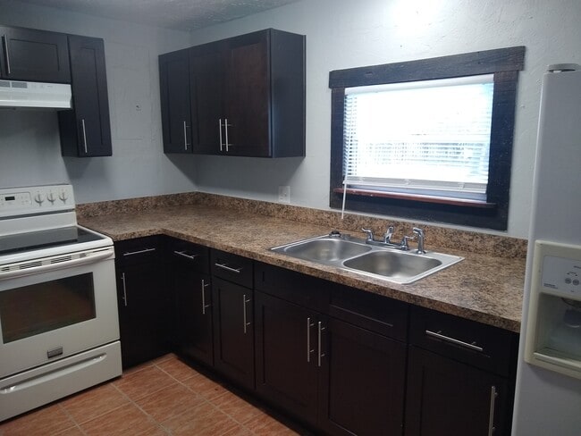 Photo - 213 Martin St