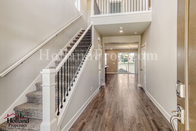 Photo - Beautiful 4-bedroom, 3-bathroom residence in desirable Hillsboro, OR.