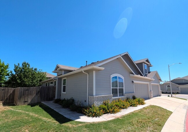 Modern 3-Bedroom Condo for Rent in Pfluger... - Modern 3-Bedroom Condo for Rent in Pfluger...