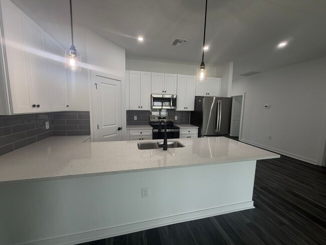Building Photo - 5347 29th St SW