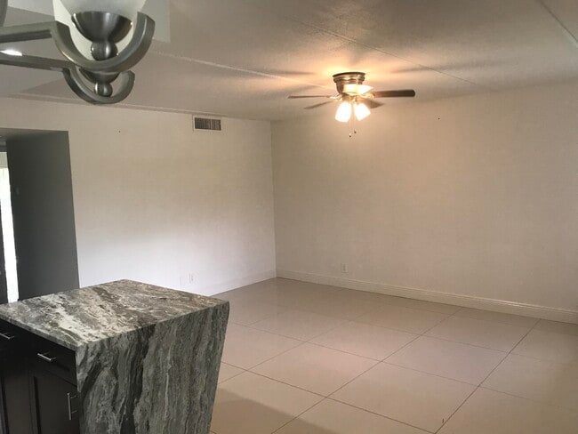 Photo - 2000 Springdale Blvd Unit 210
