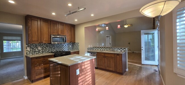 Photo - 572 W Jamison Pl