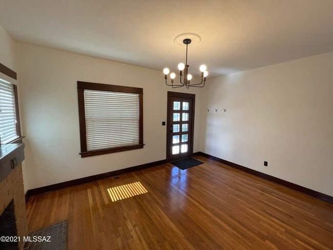 Photo - 1041 E Grant Rd