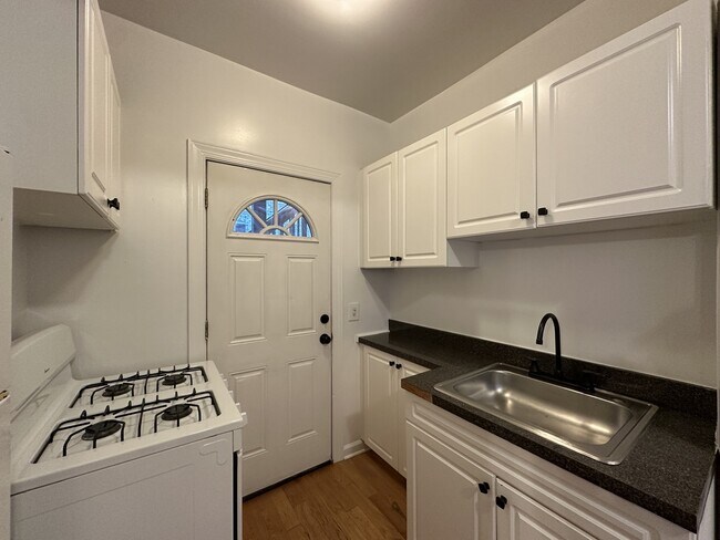 Photo - 3828.5 N Fremont St Unit W3