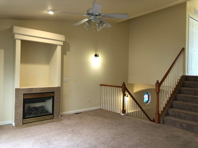 Photo - Bright and Open 3 Bed 3 Bath Townhome in G...