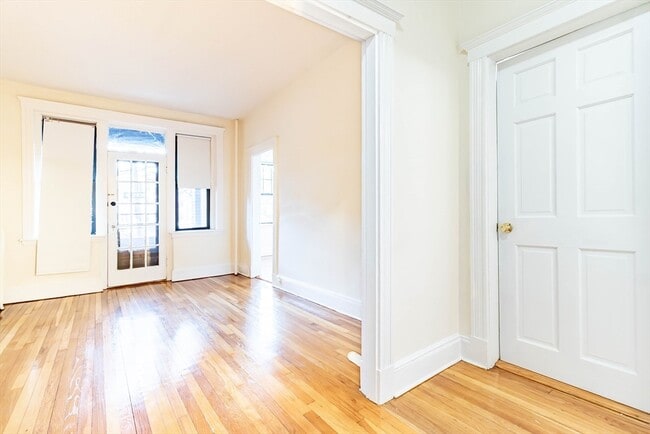 Building Photo - 25 Mount Hood Rd Unit 2