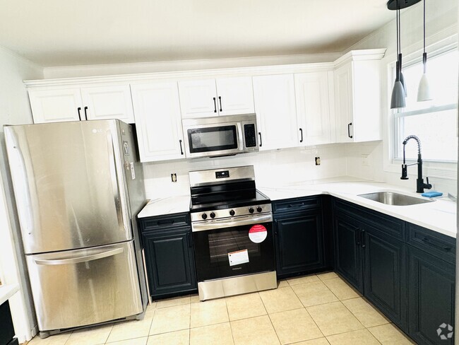 Building Photo - 65 Hampton Ave Rental
