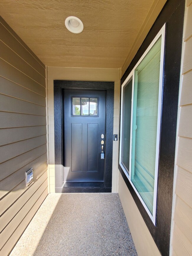 Photo - Pet Friendly Single Level 4 bedroom 2 Bathroom in Lebanon.