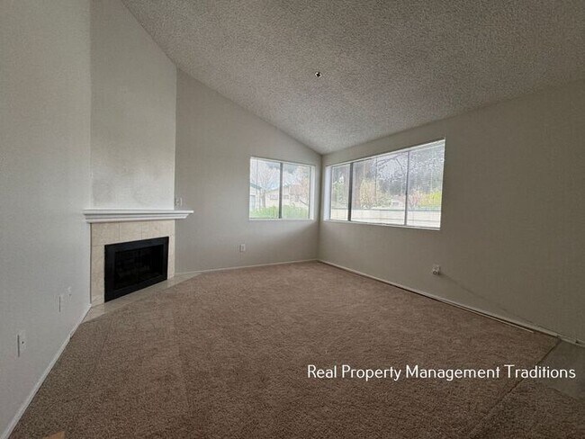 Photo - 2 + 2 Townhouse in Lancaster