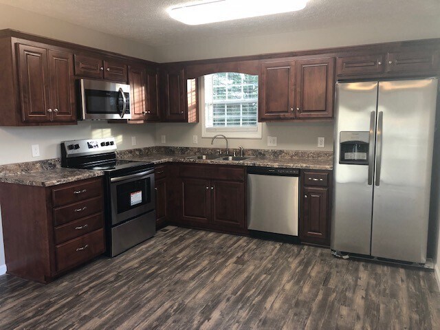 Photo - Charming Home in Country Setting with Larg...