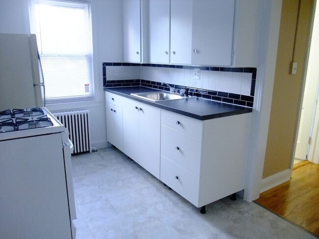 Building Photo - 8210 Greenwood Ave