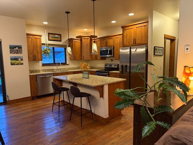 Building Photo - New Whitefish Rental - 3 Bedroom/2.5 Bath Beautiful Updated Home (Unfurnished). Available Aug 1st.