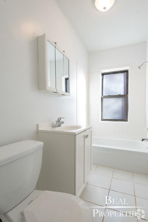Building Photo - 1 bedroom in CHICAGO IL 60613 Unit E2 Rental