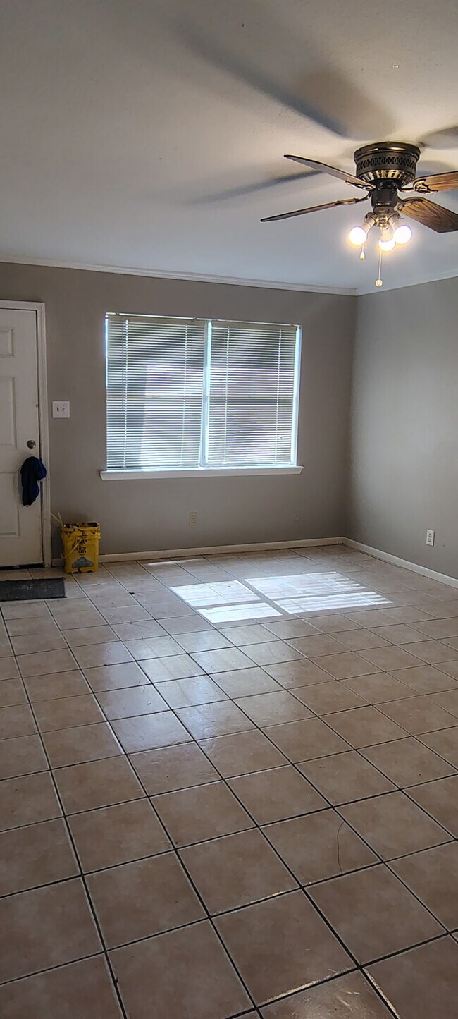 4616 Singletary Rd Unit 1