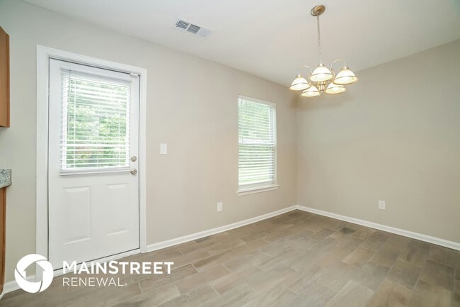 Photo - 515 Abercorn Ct