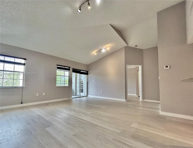 Photo - 2811 N Oakland Forest Dr Unit 306