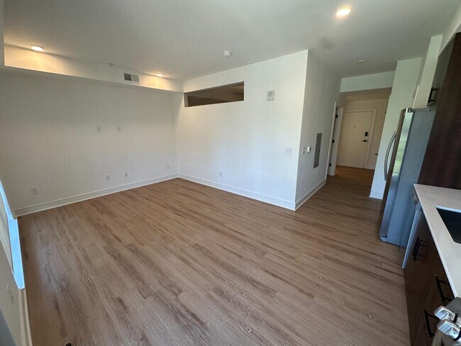 Photo - 615 W Peace St