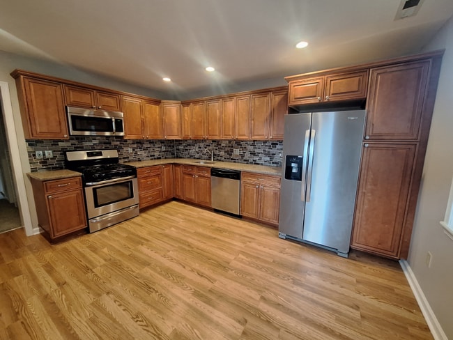 Building Photo - 333 N Broad St Rental