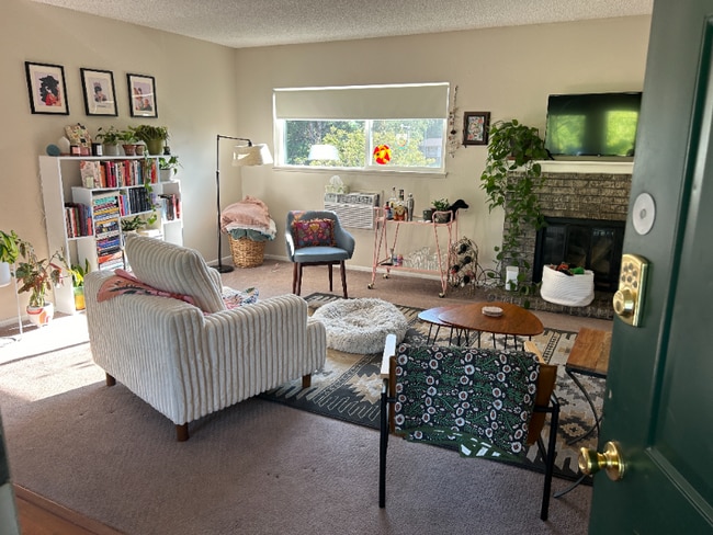 Photo - 1024 E Swallow Rd Unidad c333