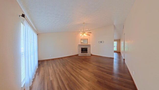 Photo - 304 Erin Dr