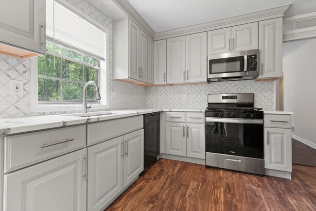 Photo - 1492 Tanglewood Way NW