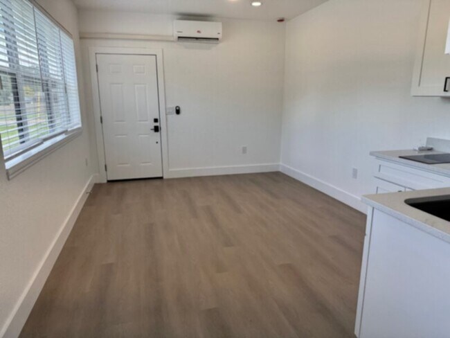Photo - Beautiful Renovated Studio with All Utilities Included!