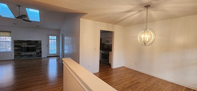 Photo - 3 bedroom / 2 bath Perfect location *Available for a 12 month lease* Unfurnished