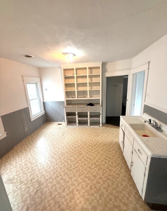 Photo - 322 Wallace St Unidad #2