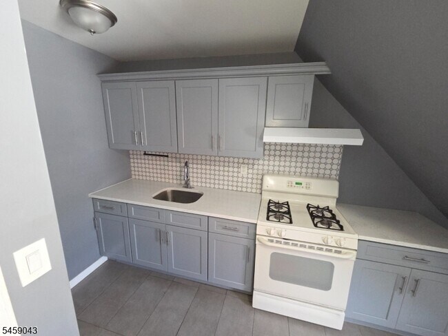 61 S Maple Ave Unidad 2