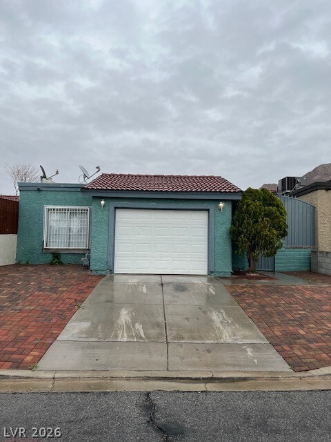 Building Photo - 2274 Sabroso St