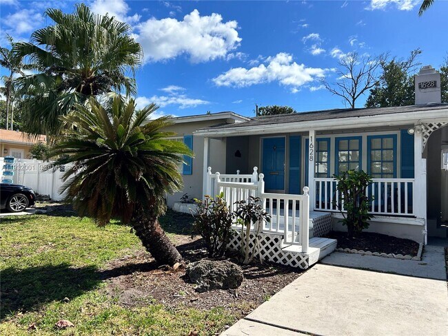 Photo - 1628 NE 4th Pl