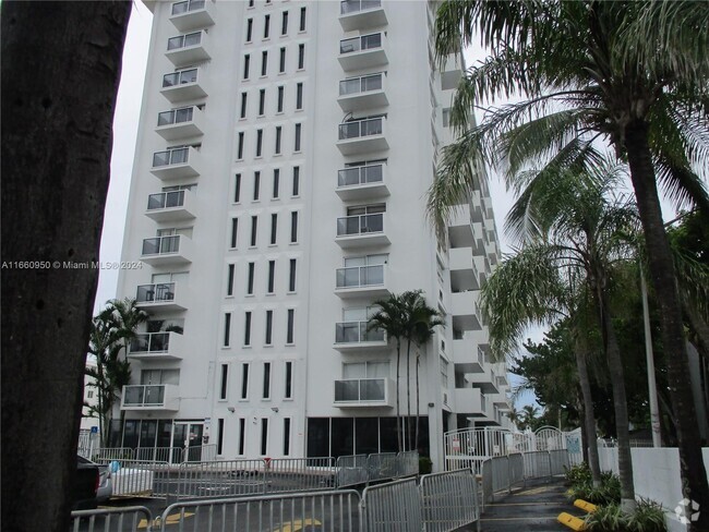 Building Photo - 5313 Collins Ave Unit 1111 Rental