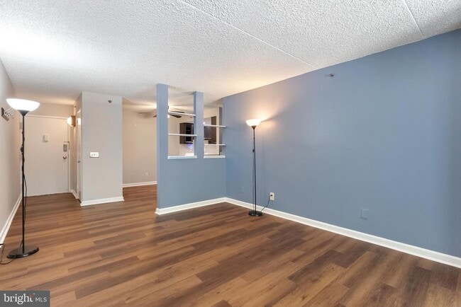 Building Photo - 5911 Edsall Rd Unit 201