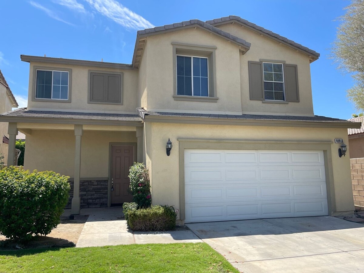 Gated Community with Community Pool - Gated Community with Community Pool Casa